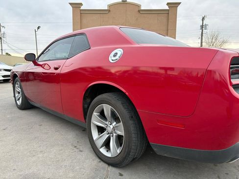 Used 2016 Dodge Challenger SXT image 5