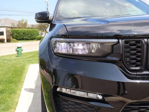 Used 2024 Jeep Grand Cherokee Limited w/ Black Appearance Package AWD/4WD image 4