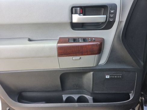 Used 2012 Toyota Sequoia Platinum RWD image 18