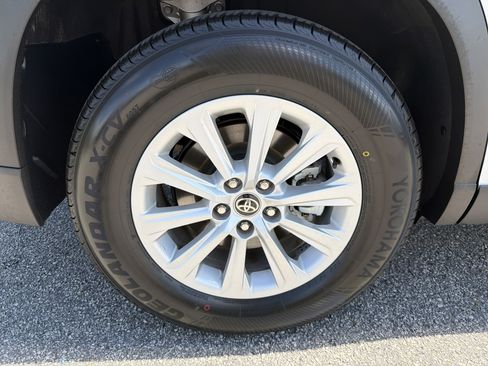 Certified 2025 Toyota Grand Highlander FWD image 29