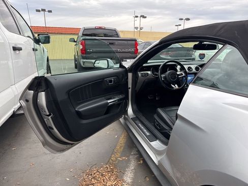 Used 2018 Ford Mustang Premium image 5