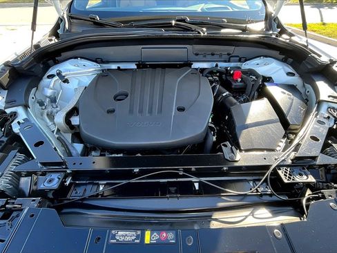 Used 2022 Volvo XC60 B5 Momentum w/ Advanced Package image 13