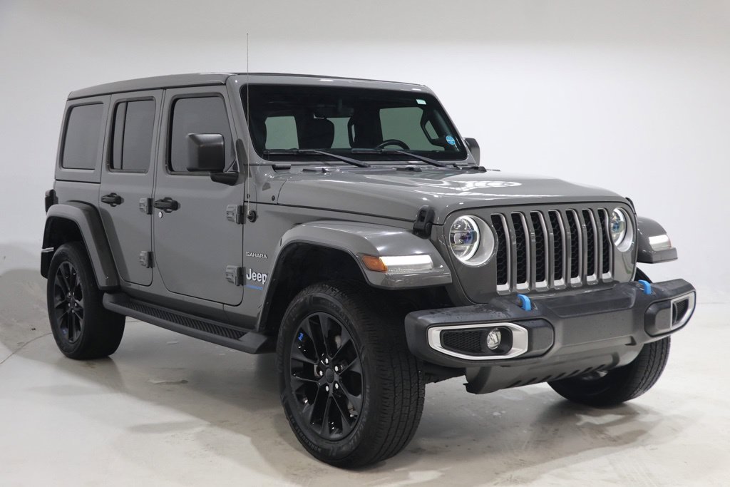 Used 2023 Jeep Wrangler Unlimited Sahara w/ Cold Weather Group AWD/4WD image 5