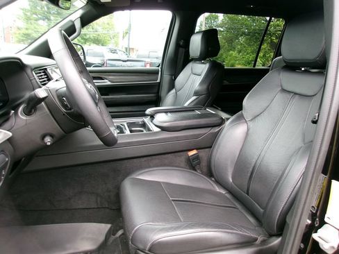 Certified 2024 Jeep Wagoneer L Series II w/ Flexible Seating Group AWD/4WD image 7