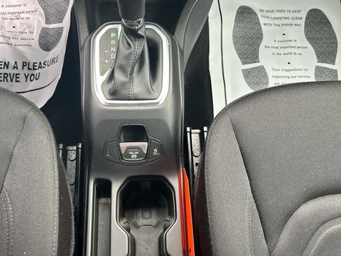 Used 2021 Jeep Renegade Latitude AWD/4WD image 16
