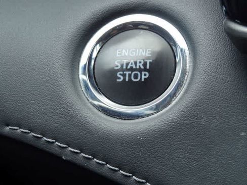Used 2022 Toyota Highlander LE AWD/4WD image 21