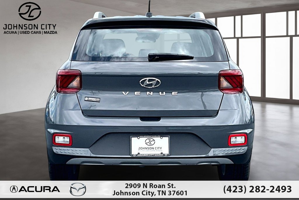 Used 2025 Hyundai Venue Limited FWD image 4
