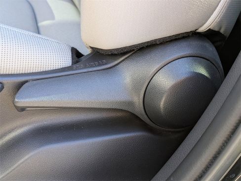 Used 2023 Toyota Corolla Cross L image 24