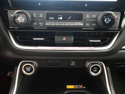 Used 2024 Toyota Grand Highlander AWD image 19