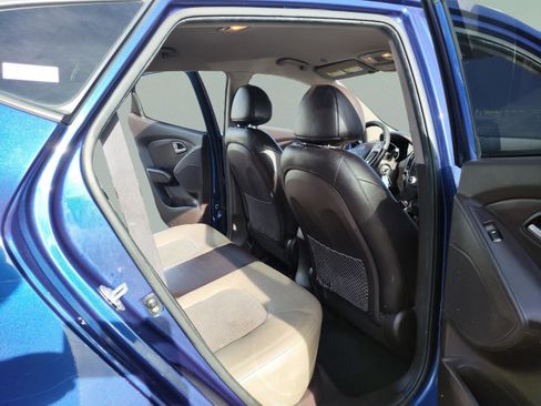 Used 2011 Hyundai Tucson GLS image 16