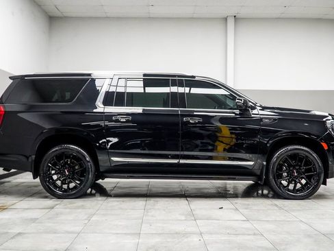 Used 2024 GMC Yukon XL SLT w/ SLT Premium Package image 4