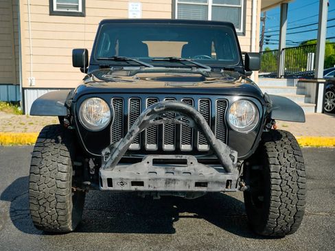 Used 2018 Jeep Wrangler Unlimited Rubicon AWD/4WD image 2