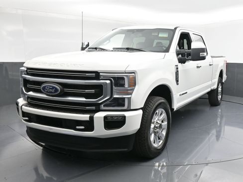 Used 2022 Ford F250 Platinum w/ FX4 Off-Road Package image 4
