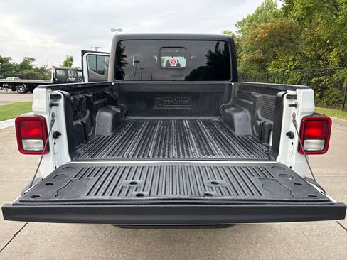 Used 2023 Jeep Gladiator Sport image 22