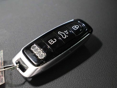 Used 2025 Audi Q8 Premium w/ Convenience Package AWD/4WD image 41