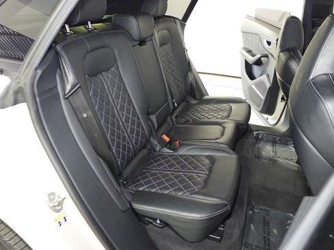 Used 2023 Audi SQ8 Premium Plus w/ SQ8 Luxury Package AWD/4WD image 20