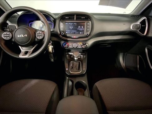 Certified 2025 Kia Soul LX w/ LX Technology Package FWD image 15