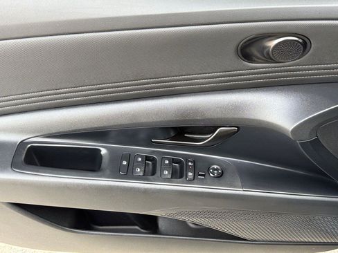 Used 2025 Hyundai Elantra Sport image 16