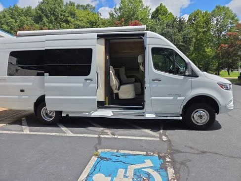 Used 2020 Mercedes-Benz Sprinter 3500 image 4