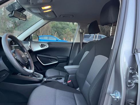 Used 2025 Kia Soul LX w/ LX Technology Package image 24