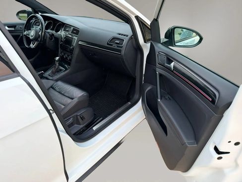 Used 2015 Volkswagen Golf 4-Door FWD image 15