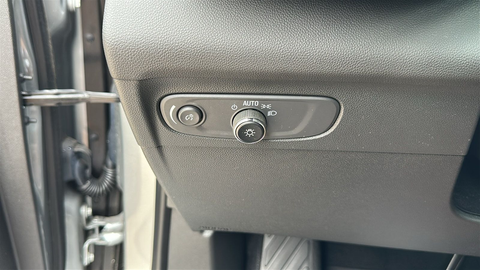 Used 2023 Buick Envision Essence AWD/4WD image 13