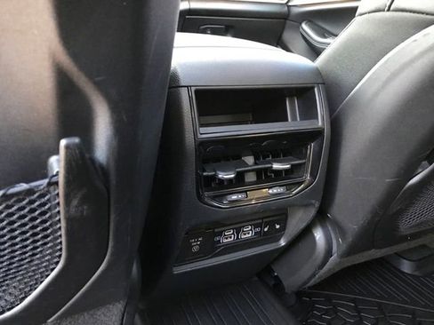 Used 2024 Jeep Grand Cherokee Limited w/ Black Appearance Package image 22