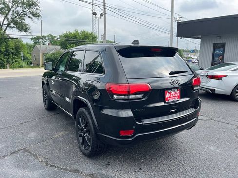 Used 2018 Jeep Grand Cherokee Altitude AWD/4WD image 8