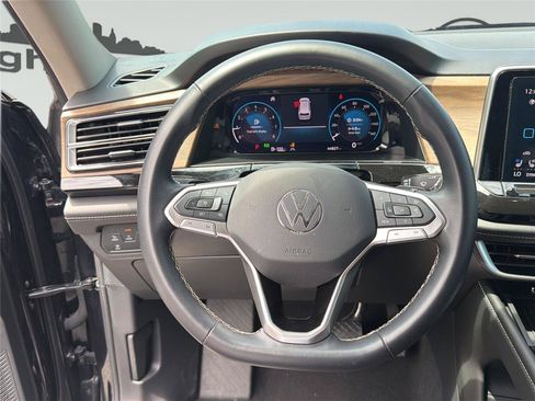 Used 2025 Volkswagen Atlas SE AWD/4WD image 13