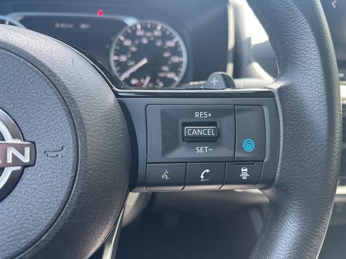 Used 2024 Nissan Rogue SV image 18