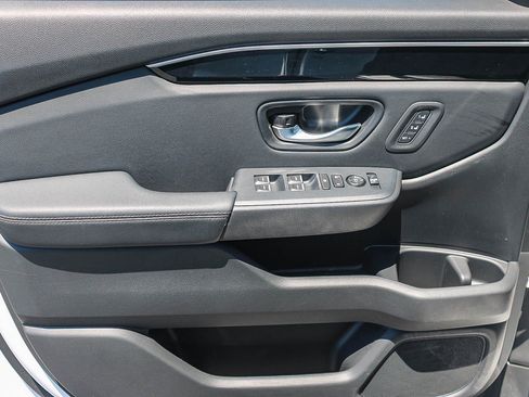 Used 2025 Honda Pilot EX-L image 21