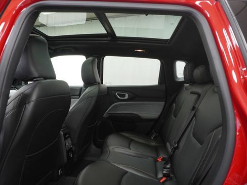 Used 2023 Jeep Compass Latitude w/ Sun and Sound Group AWD/4WD image 21