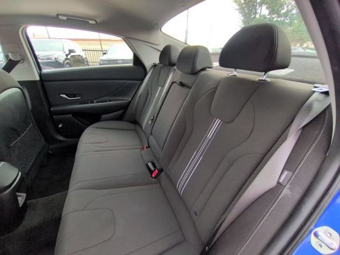 Used 2025 Hyundai Elantra SEL FWD image 26