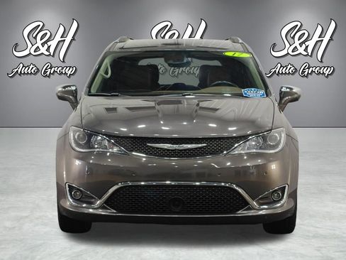 Used 2017 Chrysler Pacifica Limited FWD image 16
