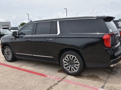 Used 2023 GMC Yukon XL Denali Ultimate w/ LPO, Floor Liner Package AWD/4WD image 8