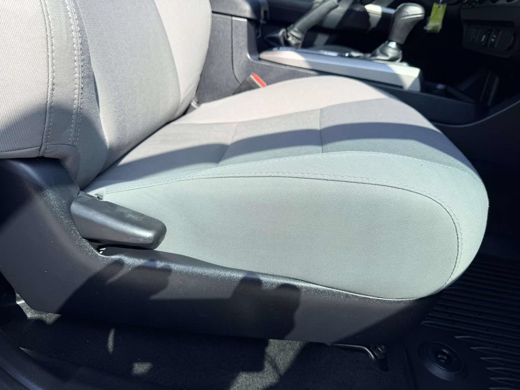 Used 2019 Toyota Tacoma SR5 AWD/4WD image 12