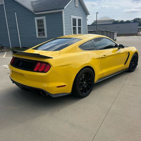 Used 2018 Ford Mustang Shelby GT350 w/ Convenience Package RWD image 7