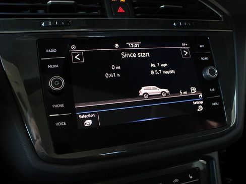 Used 2024 Volkswagen Tiguan SE R-Line image 11