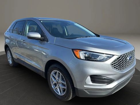 Used 2024 Ford Edge SEL image 3