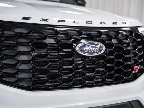 Used 2025 Ford Explorer ST w/ Sun And Sound Package AWD/4WD image 12