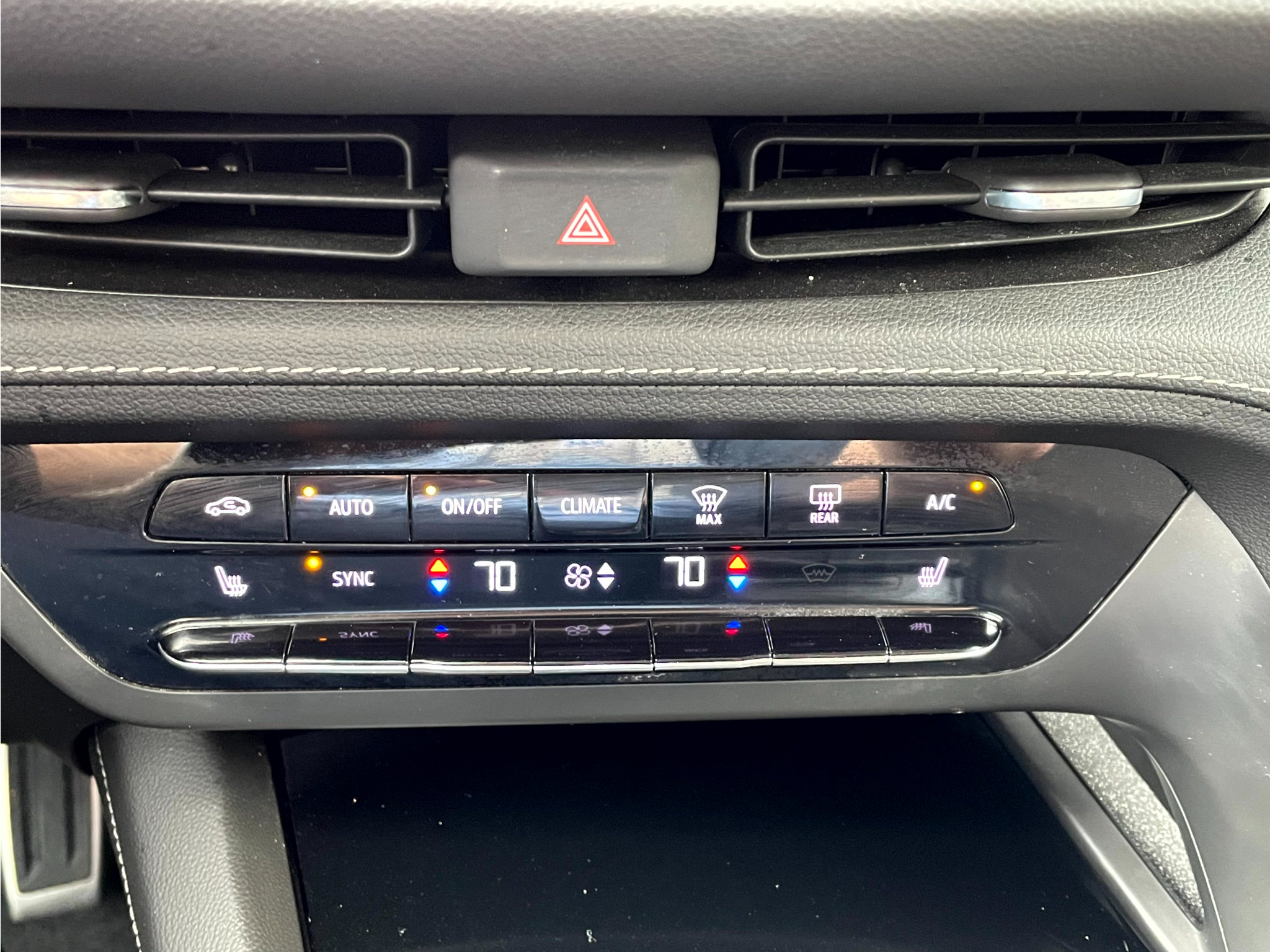 Used 2023 Buick Envision Preferred w/ Sport Touring Package AWD/4WD image 18