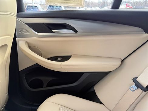 Used 2022 BMW X4 xDrive30i w/ M Sport Package image 25