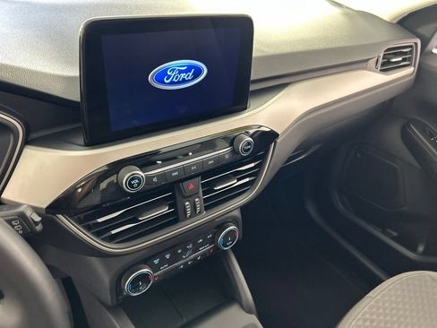Used 2022 Ford Escape SE w/ Cold Weather Package FWD image 19