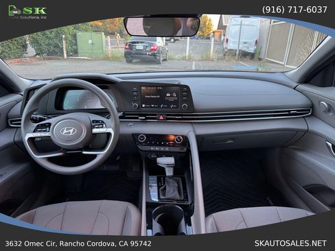 Used 2025 Hyundai Elantra Hybrid FWD image 21