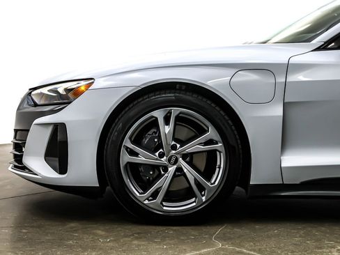 Used 2024 Audi e-tron GT Premium Plus image 10