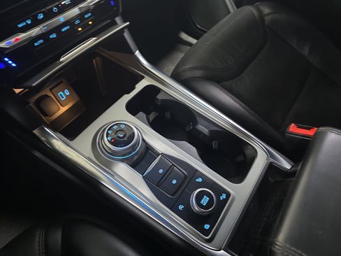 Used 2023 Ford Explorer Platinum w/ Technology Package AWD/4WD image 25