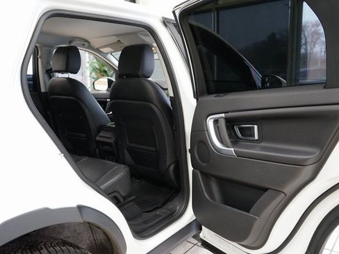 Used 2018 Land Rover Discovery Sport SE image 42