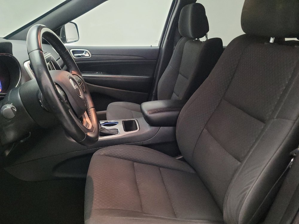 Used 2019 Jeep Grand Cherokee Laredo RWD image 17