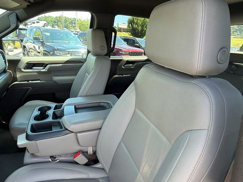 Used 2025 GMC Sierra 1500 SLT AWD/4WD image 17