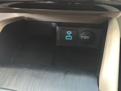 Used 2022 Ford Escape SE image 19